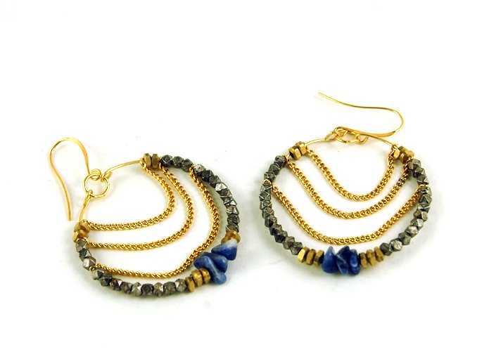 Csinálj magadnak fülbevalót üveggyöngyökkel Csinálj magadnak fülbevalót üveggyöngyökkel