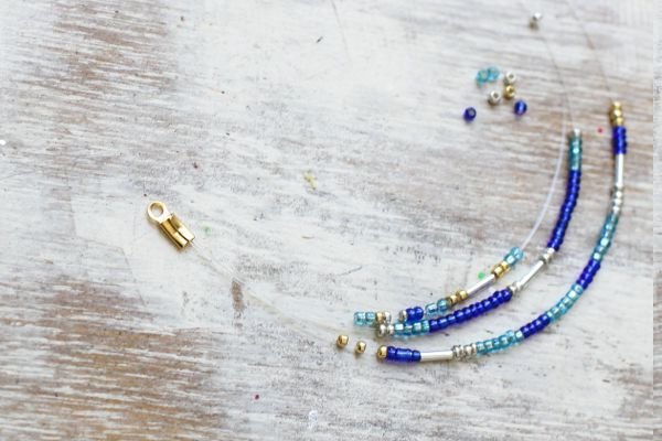 Készítsen sok remek ötletet üveggyöngyös fülbevalóhoz: Utasítások és anyagok Készítsen sok nagyszerű ötletet üveggyöngyös fülbevalóhoz: Utasítások és anyagok