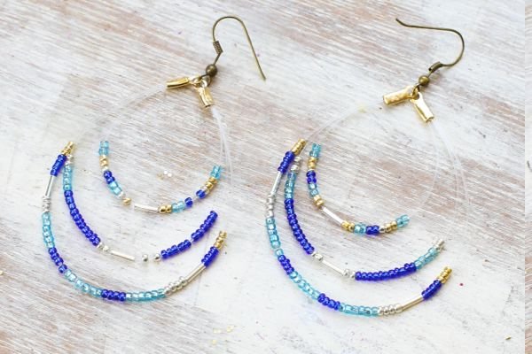 Ötletek fülbevalóhoz kővel, gyöngyökkel, dróttal Ötletek fülbevalóhoz kővel, gyöngyökkel, dróttal