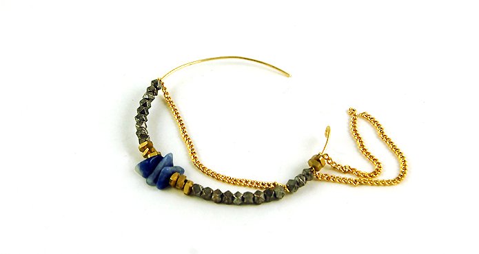 Készítse el saját drót fülbevalóját medálokkal Készítse el saját drót fülbevalóját medálokkal