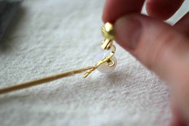 Készíts új fülbevalót magad a gyöngy fülbevalók segítségével Készíts új fülbevalót magad a gyöngy fülbevalók segítségével