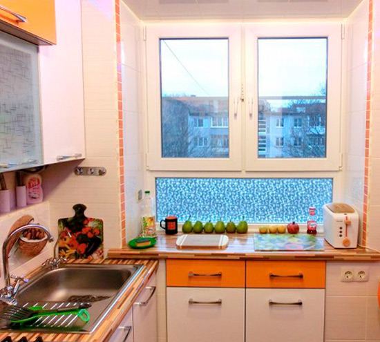 Перваза на масата с прозорец с импост