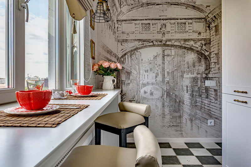 Бар плот до прозореца