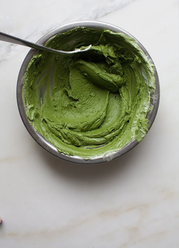 Il mix verde per dei muffin cheesecake verdi a basso contenuto di carboidrati Il mix verde per dei muffin cheesecake verdi a basso contenuto di carboidrati