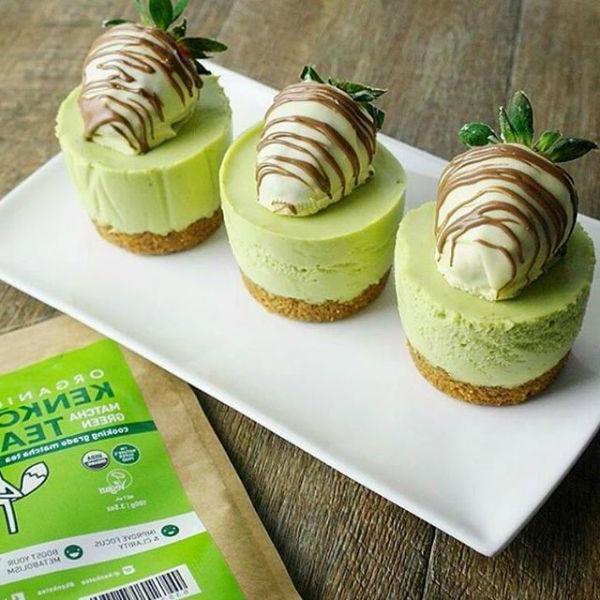 Morsi di cheesecake a basso contenuto di carboidrati Matcha e fragole: una combinazione da capogiro Morsi di cheesecake a basso contenuto di carboidrati Matcha e fragole: una combinazione da capogiro