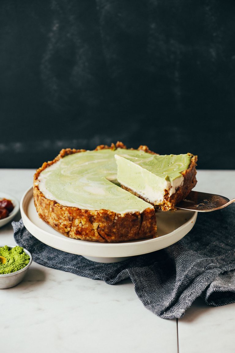 Hmm, una cheese cake verde a basso contenuto di carboidrati, qual è l'ingrediente segreto? Hmm, una cheese cake verde a basso contenuto di carboidrati, qual è l'ingrediente segreto?