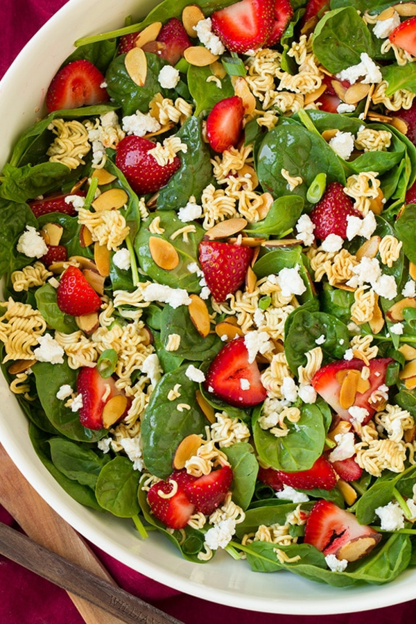 Recettes avec des épinards frais croquants et des fraises recettes avec des fruits croquants aux épinards frais
