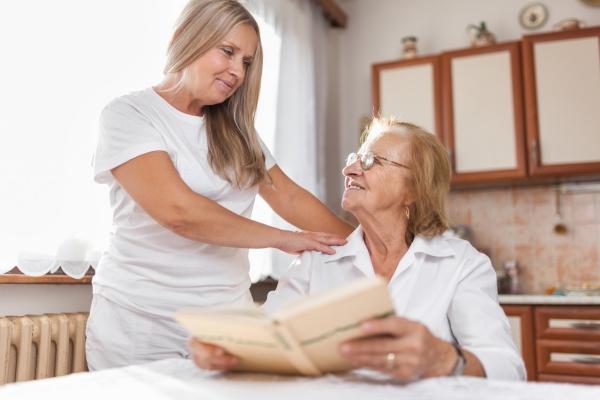 Avantages et inconvénients des soins 24 heures sur 24 par rapport aux maisons de soins infirmiers Soins à domicile 24 heures sur 24 ou préférer une maison de retraite Quoi de mieux de bons soins aux personnes âgées de mesedi