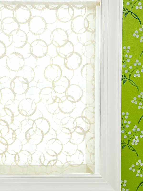 ukras zeleno -bijelog prozora