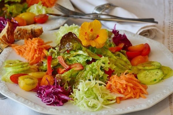 Différents types de légumes pour une salade pour perdre du poids Salade minceur - légumes divers
