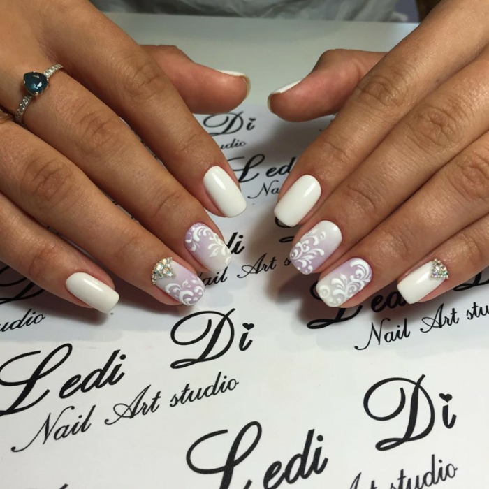 la conception des ongles blancs comme tendance couleurs de vernis à ongles dessins d'ongles tendances de vernis à ongles