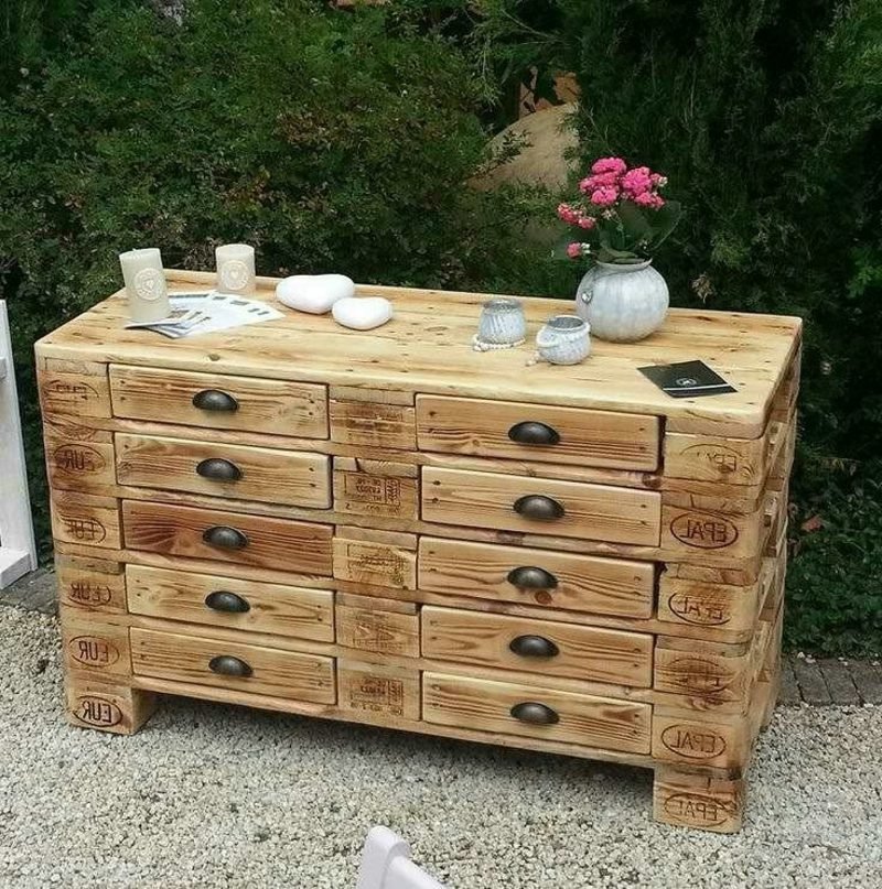 Raklapokból építsen szekrényt Raklap ötletek kerti szekrény