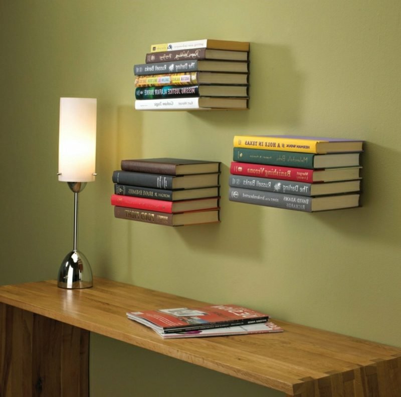 Eredeti megjelenésű könyvekből készült falpolcok Polc ötletek könyvek újrahasznosítás