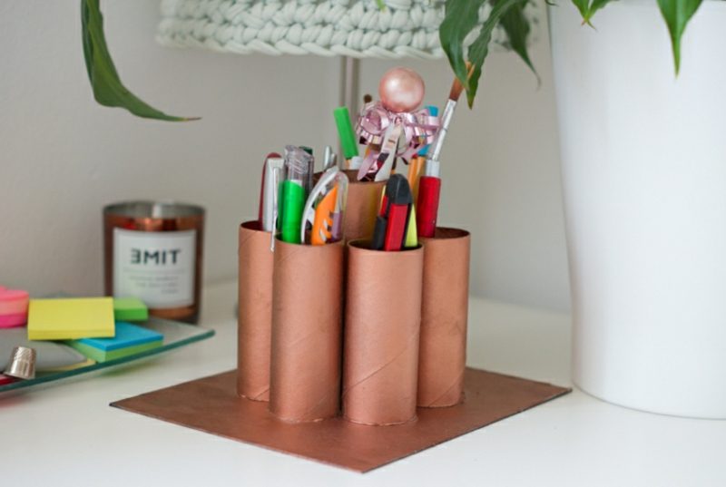 DIY tolltartó WC -papír tekercsekből kreatív ötletek upcycling tolltartó