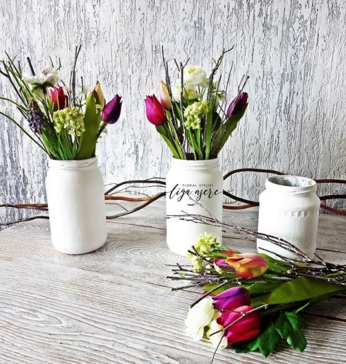 A tavaszi dekoráció ötletei fehér befőttesüvegeket készítenek friss virágokkal 45 friss és egyszerű ötlet a tavaszi dekorációhoz fehér befőttesüvegeket készíthet virágcsokrokkal