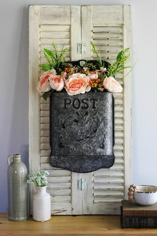Készítse el saját ötleteit a tavaszi dekorációk régi postafiókjába egy csokor virággal 45 friss és egyszerű ötlet a tavaszi dekorációhoz rusztikus dekorációvá varázsolja a régi postaládákat