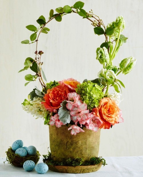 Készítse el saját ötleteit a tavaszi dekorációkhoz, és használjon régi virágcserepet vázaként 45 friss és egyszerű ötlet a tavaszi dekorációhoz készíts rusztikus kerámia edénykosarakat virágokkal