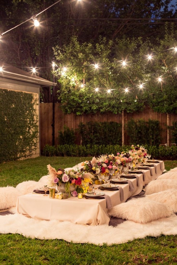 Décoration florale pour la fête d'été dans le jardin