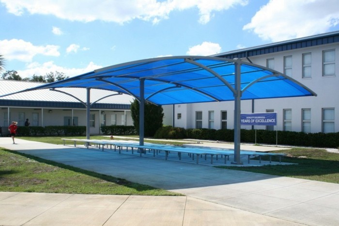 moderno staklo i glačalo za zaštitu od sunca