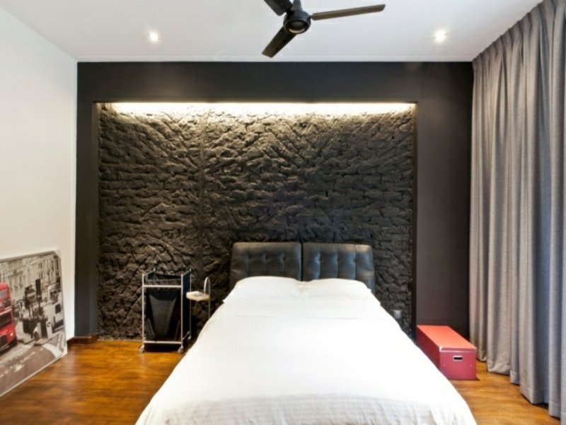 neizravna rasvjeta i crni zid u spavaćoj sobi