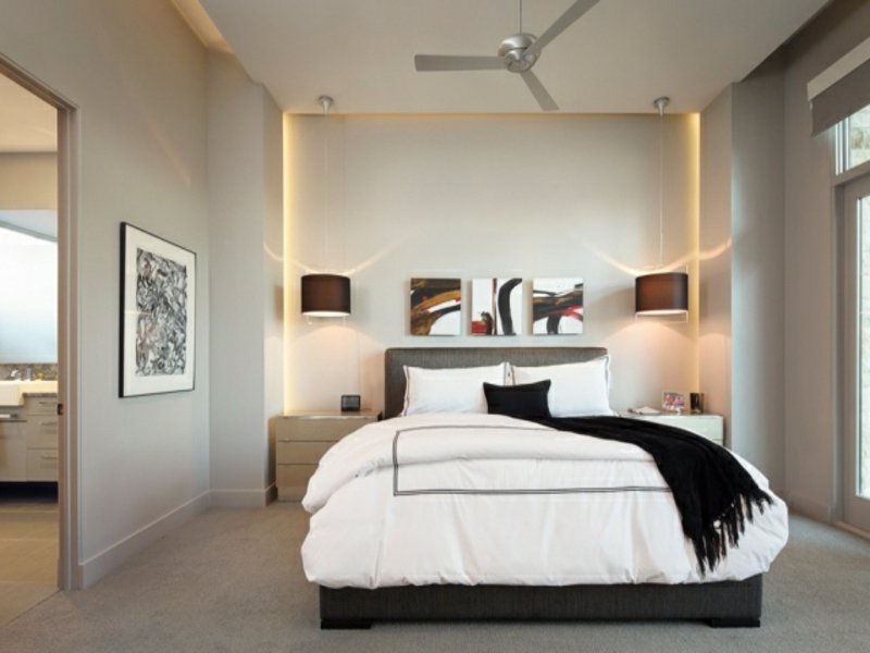 Viseća lampa i neizravno osvjetljenje u spavaćoj sobi