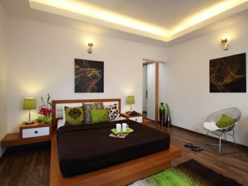 neizravno osvjetljenje i zeleni naglasci u spavaćoj sobi