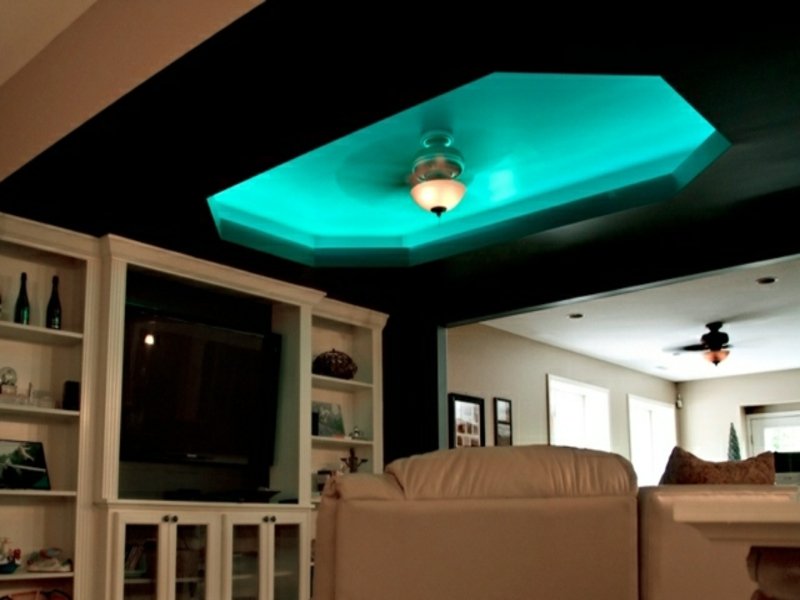 elegantno plavo neizravno osvjetljenje