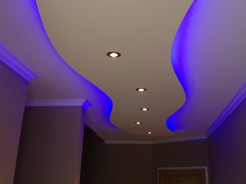 moderno svijetli neizravna rasvjeta u plavoj boji