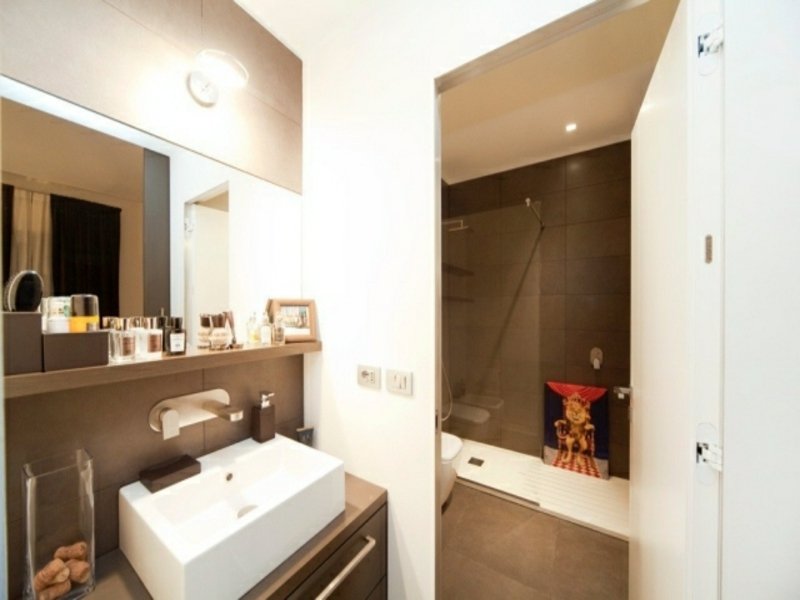 kis álom fürdőszoba finom csokoládébarna folyással