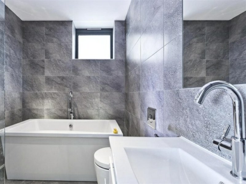 modern szürke áramlás az álom fürdőszobában