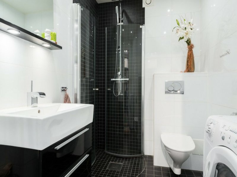 fekete -fehér bútorok az álom fürdőszobában