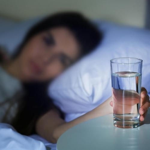 пийте вода преди лягане