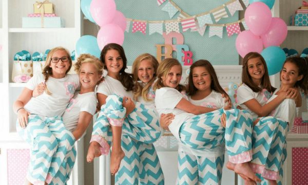 Usnula zabava za dječji rođendan Pijama party s nekoliko različite djece