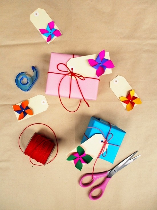 Jednostavne ideje za rukotvorine s zavrtnjima vežu kotačiće za šarene darove 70 vrlo jednostavnih ideja za rukotvorine s zavrtnjima i dizajnerske zamotane darove s ručicama