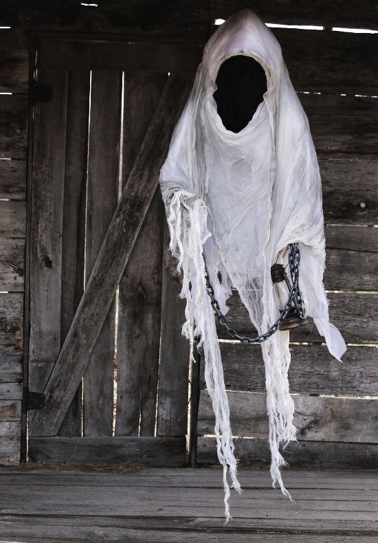 Hátborzongató szellem kézműves lámpával és lánccal Ötletek szellemek készítéséhez. Ijesztő szellem lámpással lebeg