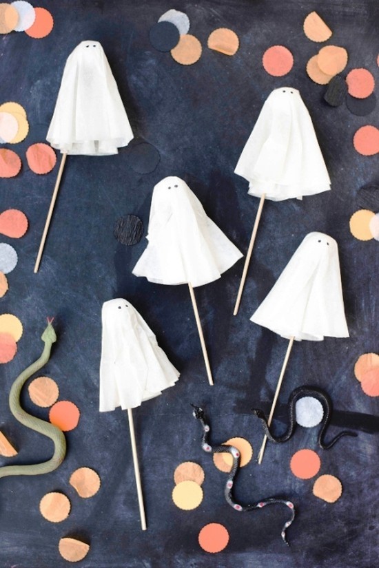 Halloween party dekorációk szellem kézműves termékek, fából készült botokkal Ötletek szellemek készítéséhez szellempapíron