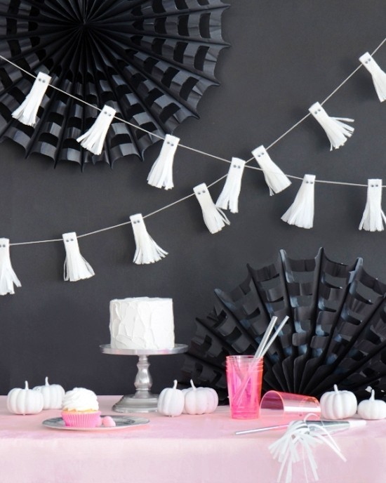 Halloween party koszorú szellem szellem Ötletek a szellemek papírbordák készítéséhez szellemfüzér