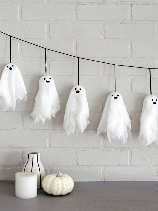 Fél koszorú szellem kézműves Ötletek a szellemek koszorúk készítéséhez, marokkendőből készült szellemekből
