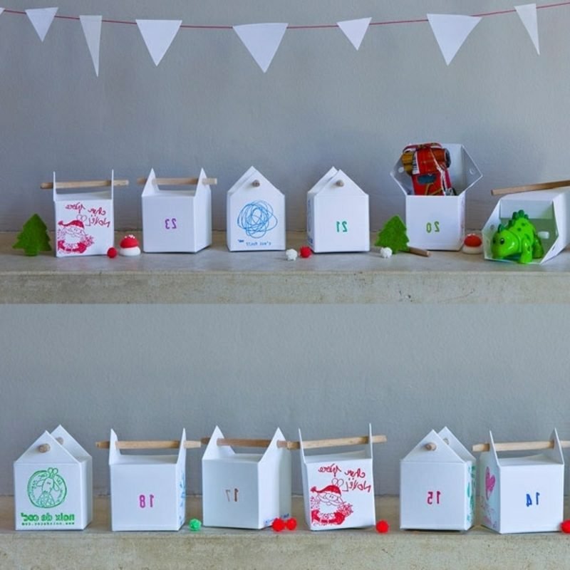 Adventski kalendar napravljen od pakiranja kineske hrane