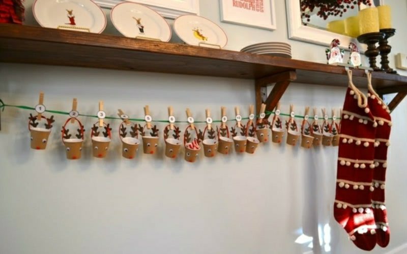 Dizajnirajte vlastiti adventski kalendar Božićni ukras atraktivan vijenac