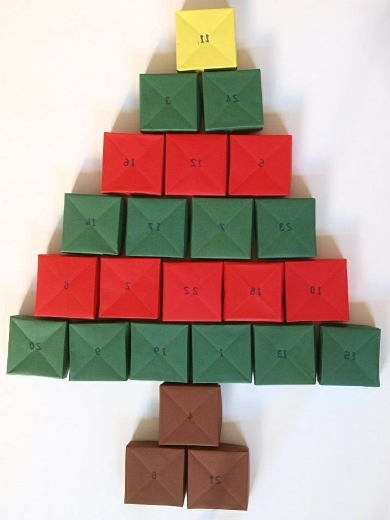 Adventski kalendar izrađen od papira u boji