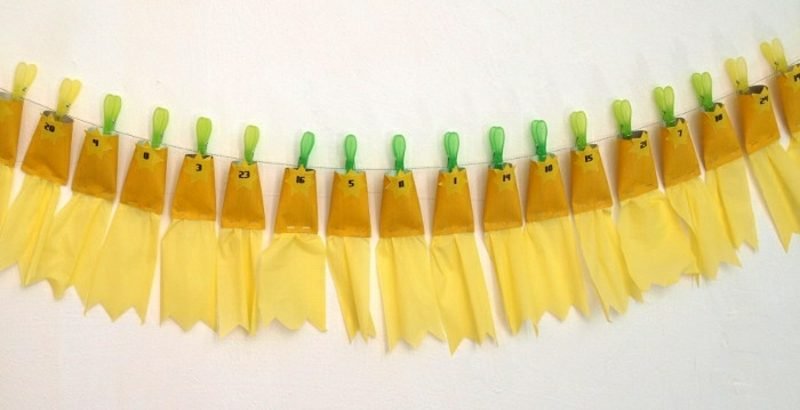 Dizajnirajte vlastiti vijenac od kalendara od papira