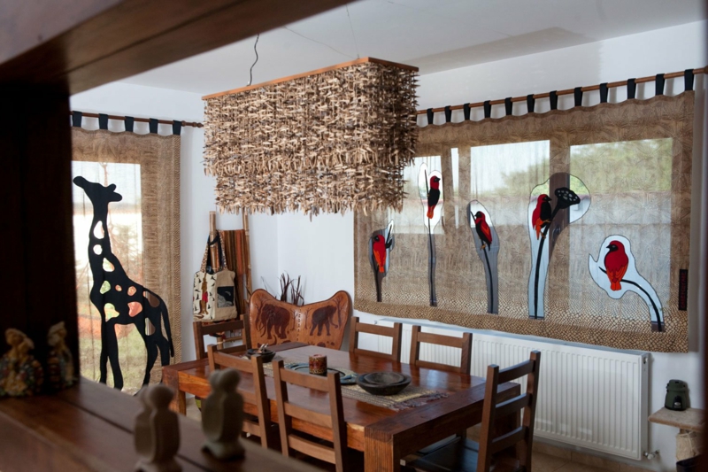 Dekoracije egzotične zavjese životinjskog uzorka drveni namještaj