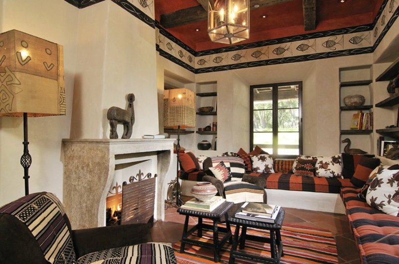 Dnevni boravak postavio je prekrasne afričke uzorke