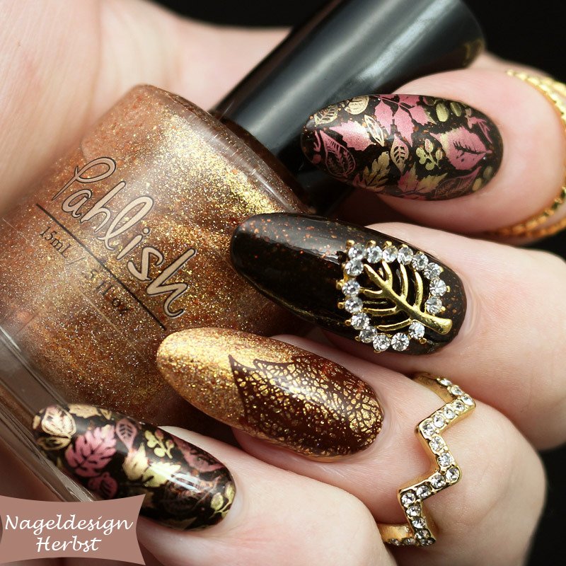 Nail design autunno con timbro Nail design autunno con timbro