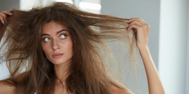 Premiers soins à l'huile d'argan pour cheveux secs