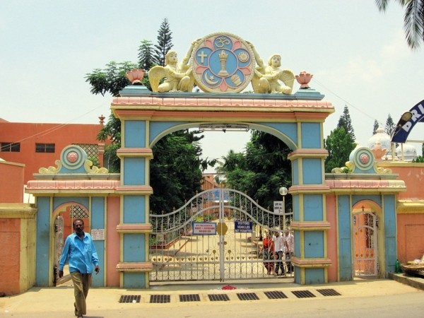 Sai Baba Ašram Indija Sai Baba Ashram India Bangalore