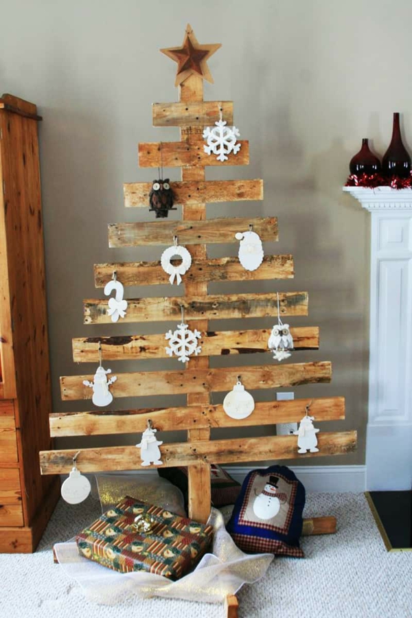 Decorazioni natalizie insolite creano calendari dell'avvento insoliti con i pallet Crea tu stesso decorazioni natalizie insolite, pallet rustici per alberi di Natale