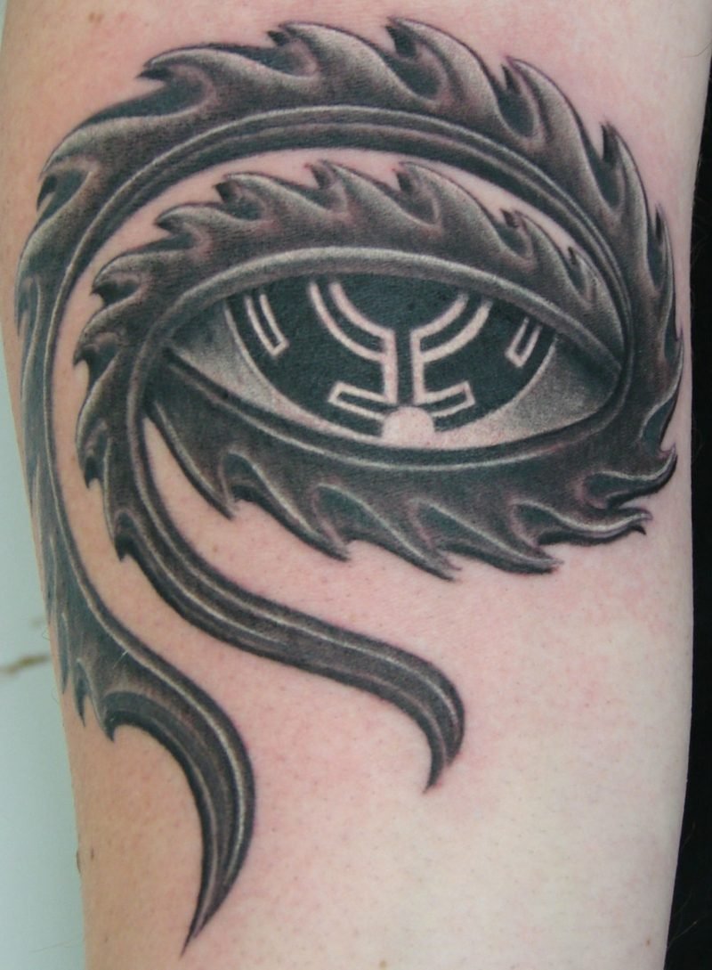 szerszám tervezés szem tetoválás