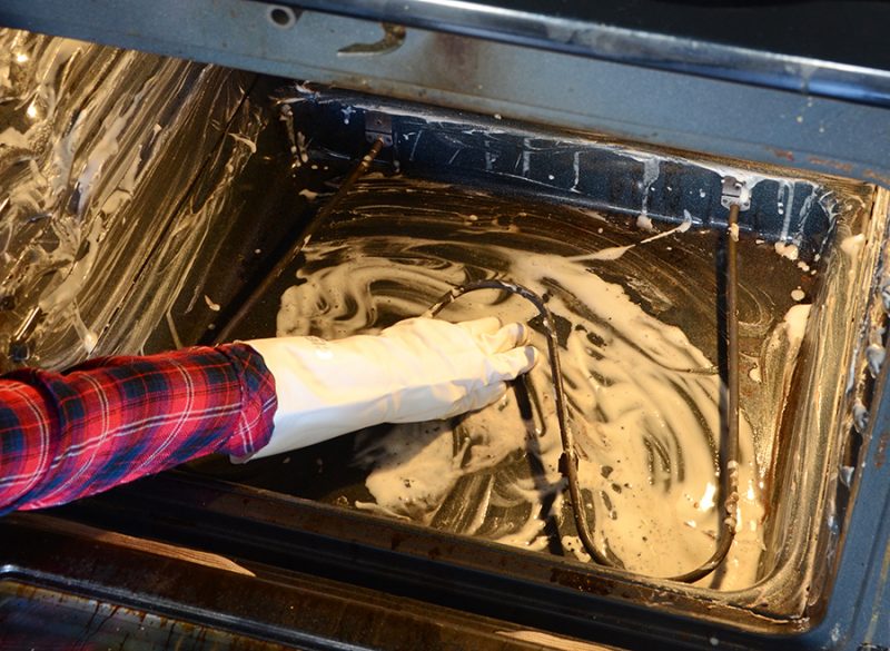 A paszta elkészítése - 6. lépés A sütő sütőporának tisztítása A sütőtálca tisztítása A sütő tisztítása sütőporos tippekkel